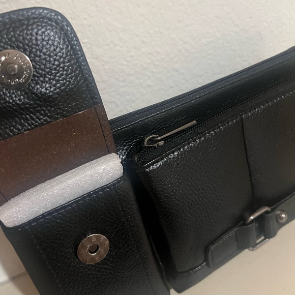 Brand new. Crossbody zippered adjustable strap bag. - Picture 6 of 10